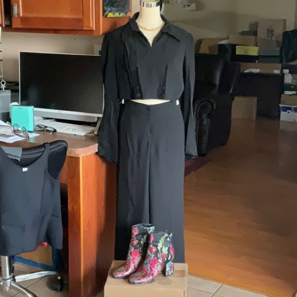 CULTURE Black Silk Pantsuit in Size L (Jacket/Top) & 6 (Pants), Preowned - Picture 2 of 16